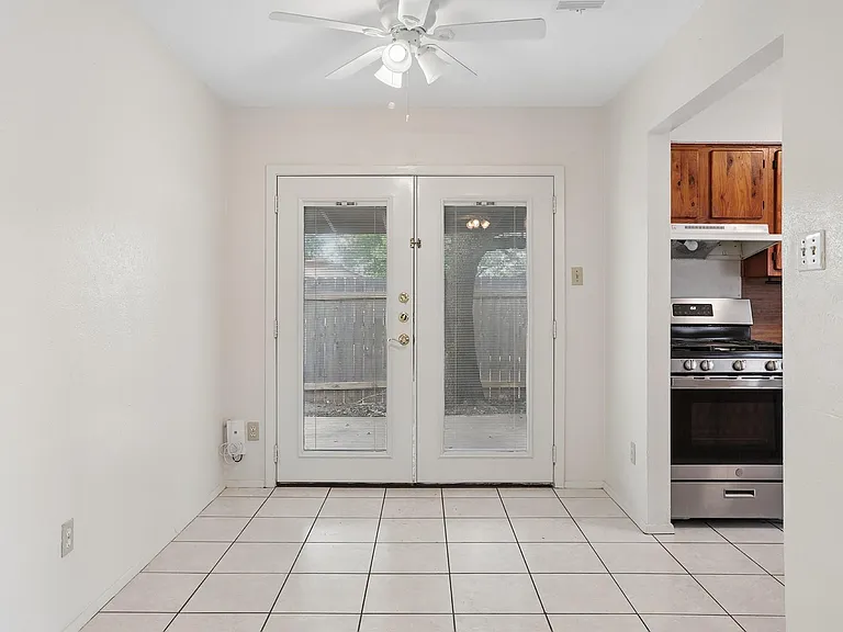 11912 Sunhillow Bnd #B — Photo 4