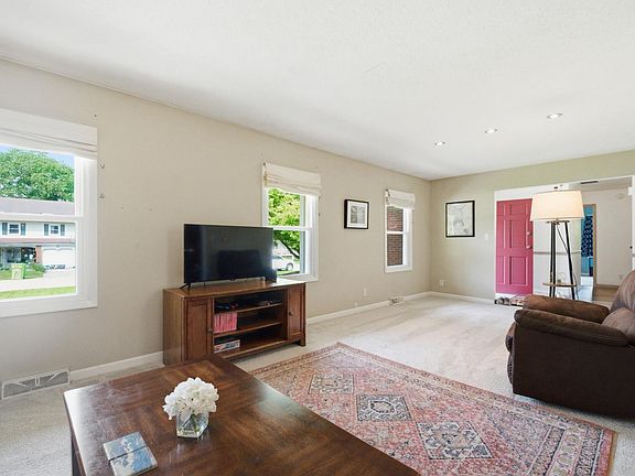 5th image of 3011 Carriage Rd