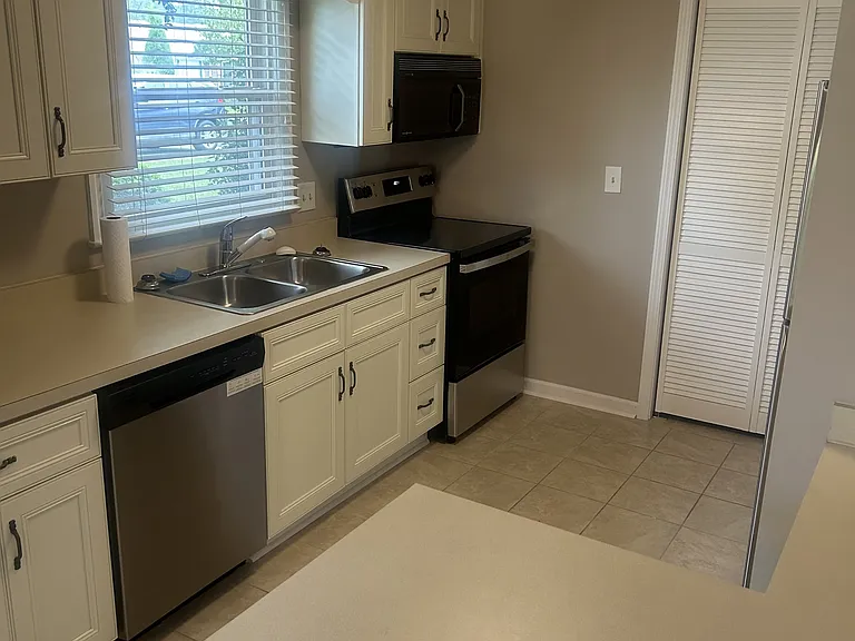 425 Spauldingwood Rd — Photo 17