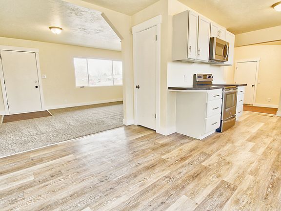 4th image of 215 Valley Dr
