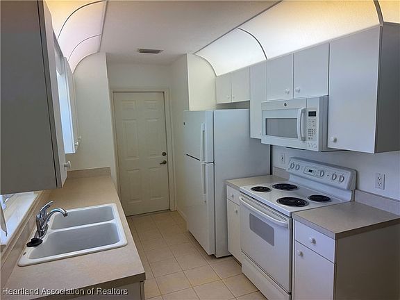 3rd image of 115 Tomoka Blvd N