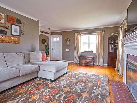 4th image of 1129 Covedale Ave