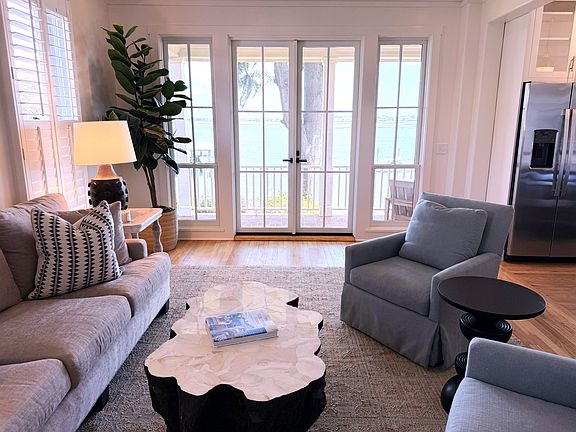 3rd image of 895 Ribaut Rd APT 23