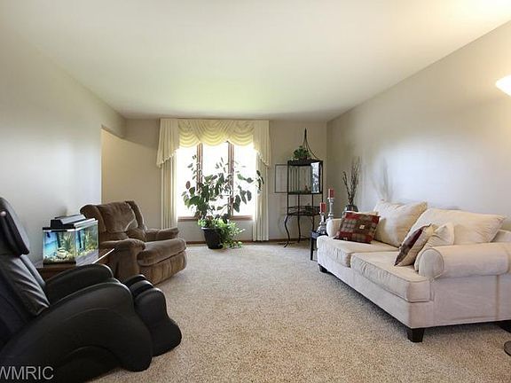 3rd image of 6781 Leisure Creek Dr SE