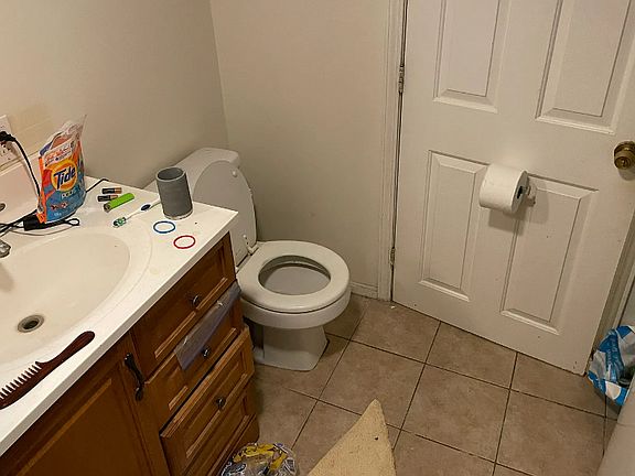 3rd image of 212 Hemenway St APT 2