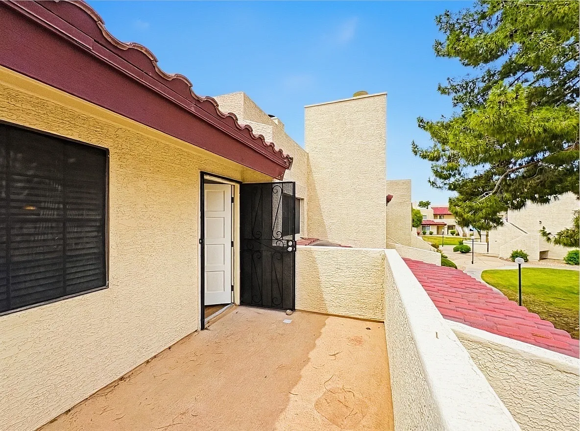 Building Photo - 2020 W Union Hills Dr #254