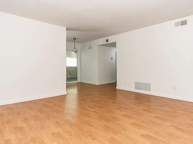 321 N Cedar St — Photo 30