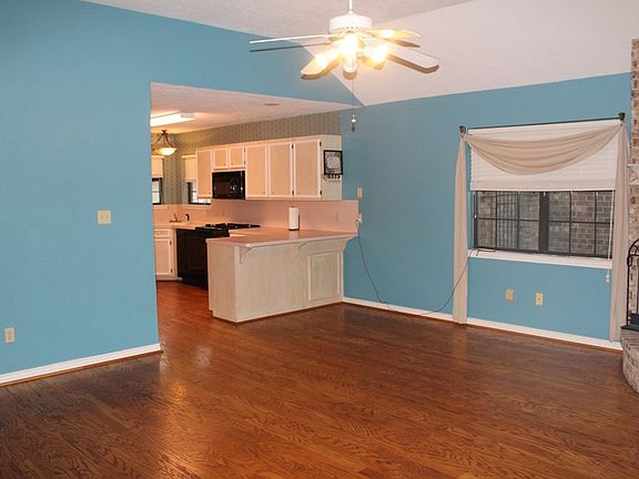 3rd image of 3935 Suncrest Dr