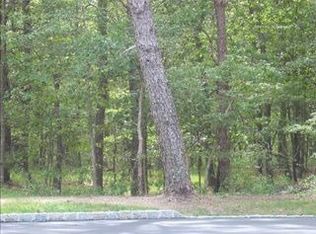 12 W Landing Rd, Hampton Bays, NY 11946