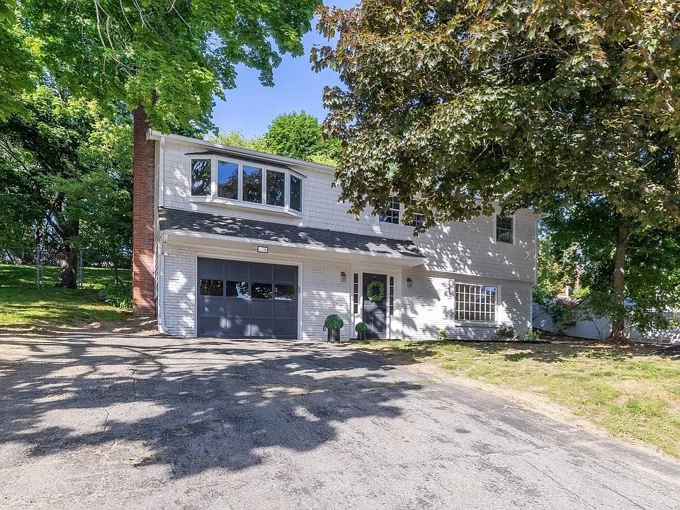 110 Low St