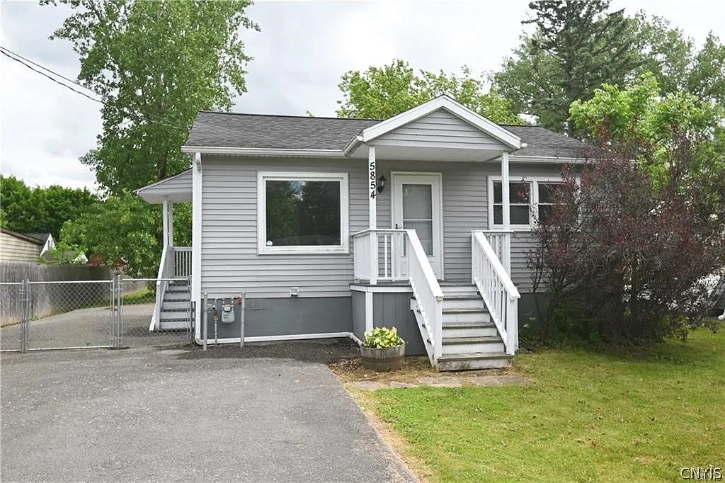 3 bed, 2.0 bath, 976 sqft, $2,250 — Photo 1