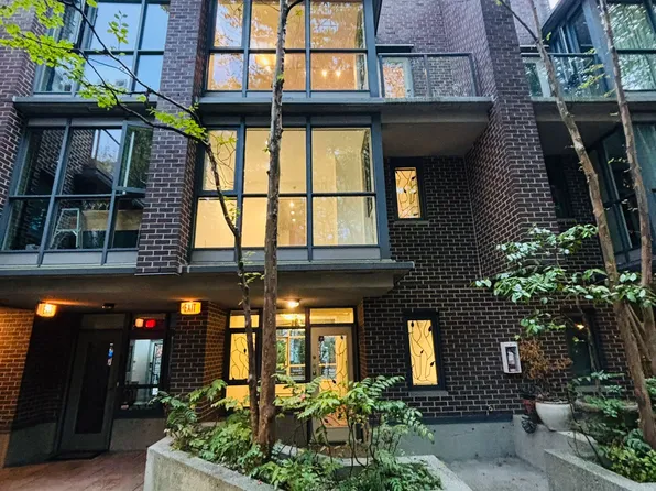 885 Helmcken St, Vancouver, BC V6Z 1B1