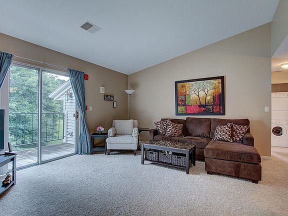 4th image of N110W16906 Ashbury Ln Unit 6