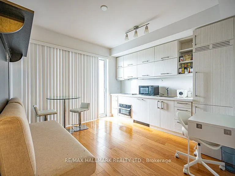 1080 Bay St #1507 — Photo 6
