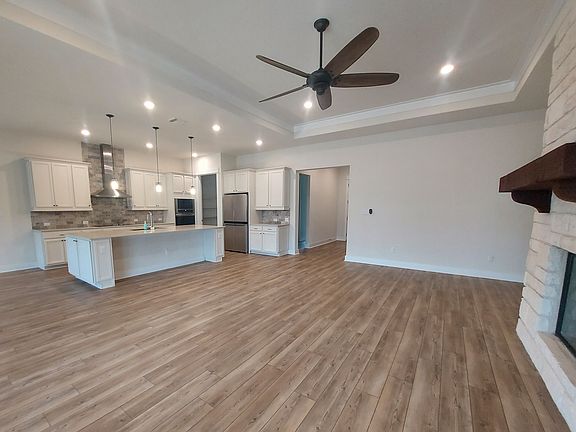 3rd image of 401 Verbena Dr
