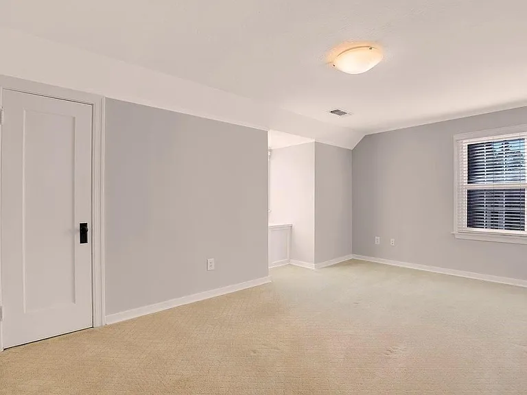 336 S Church St — Photo 11