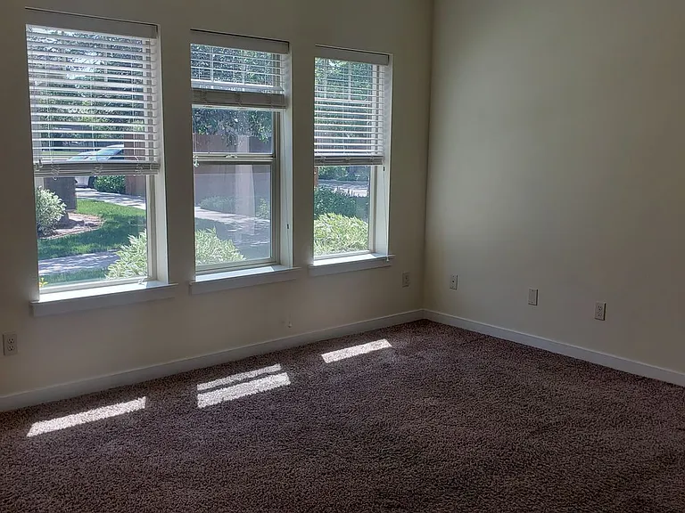 1530 W Ann Taylor St #U — Photo 5