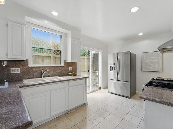 5th image of 1826 Moraga St