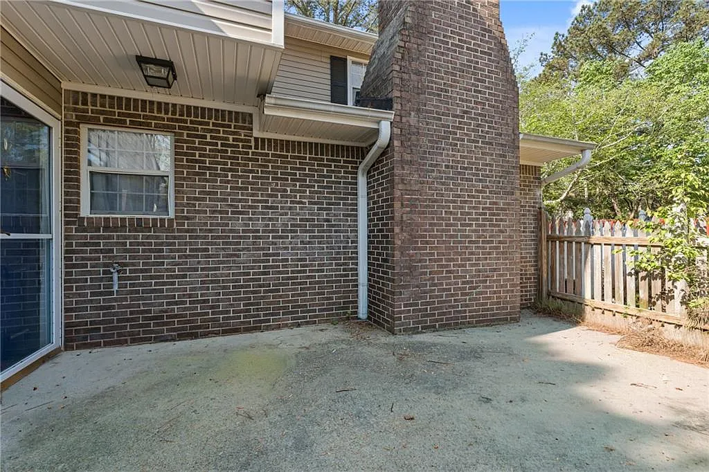2 bed, 2.0 bath, 1162 sqft, $2,000 — Photo 3