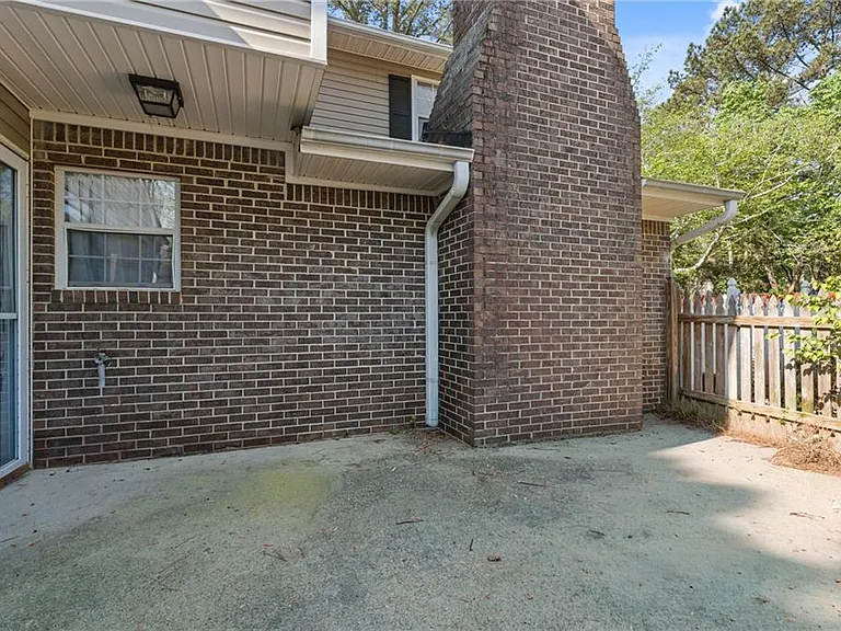 547 Picketts Bend Cir — Photo 3