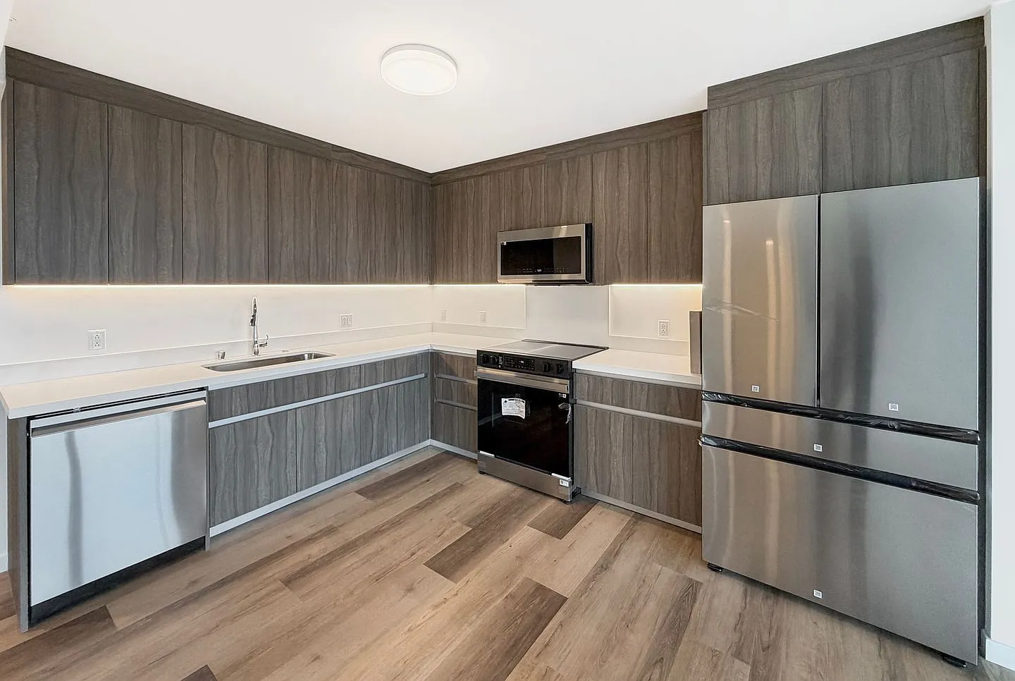 The Park on Keeaumoku: 1 Bed, 1 Bath, 1 Parking — Photo 1