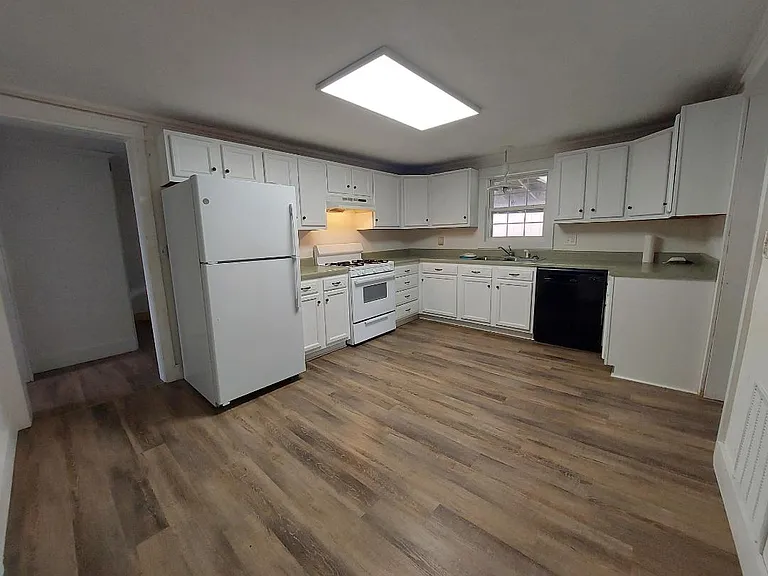 609 E Seminary St — Photo 8