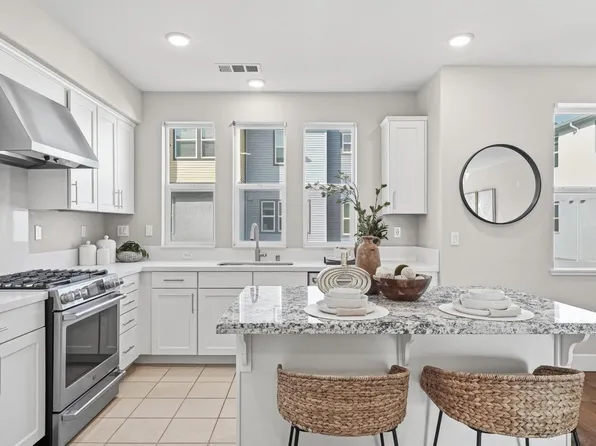 875 Cotati Ter #4, Sunnyvale, CA 94085