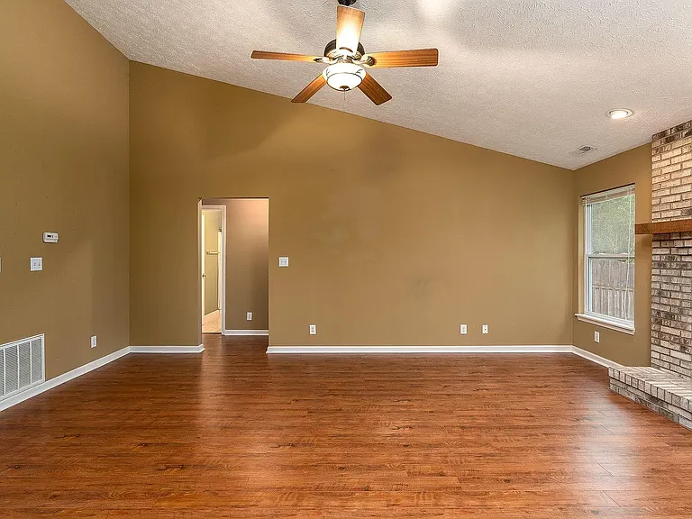 329 Bluegrass Dr — Photo 9