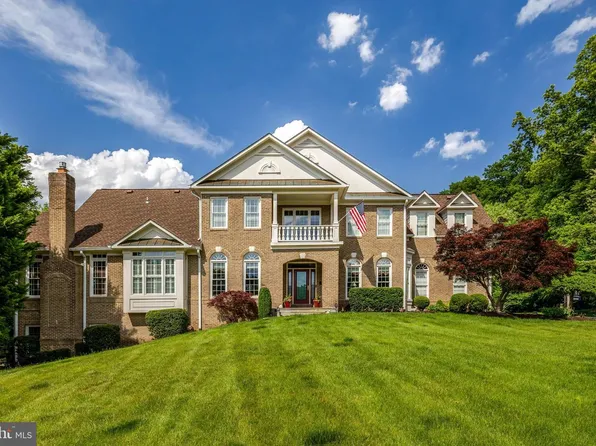 20283 Island View Ct, Sterling, VA 20165