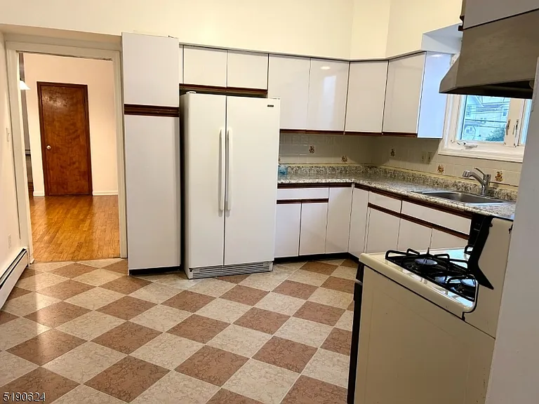 242 Brook Ave — Photo 7
