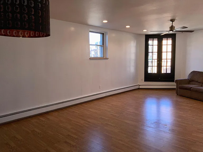 1028 E Passyunk Ave #2 — Photo 4
