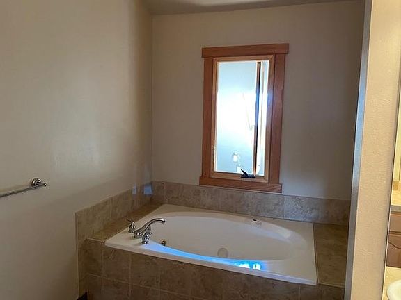2nd image of 743 E Parkway Dr