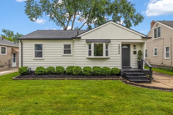 2842 Oakshire Ave — Photo 3