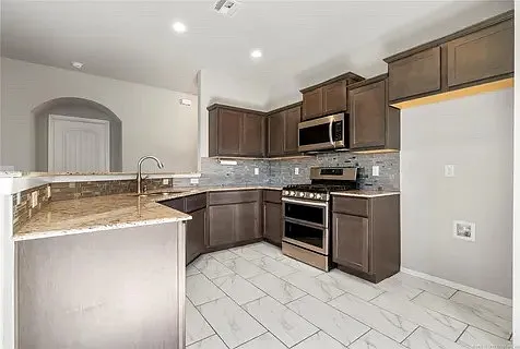 3704 S 150th East Ave — Photo 11