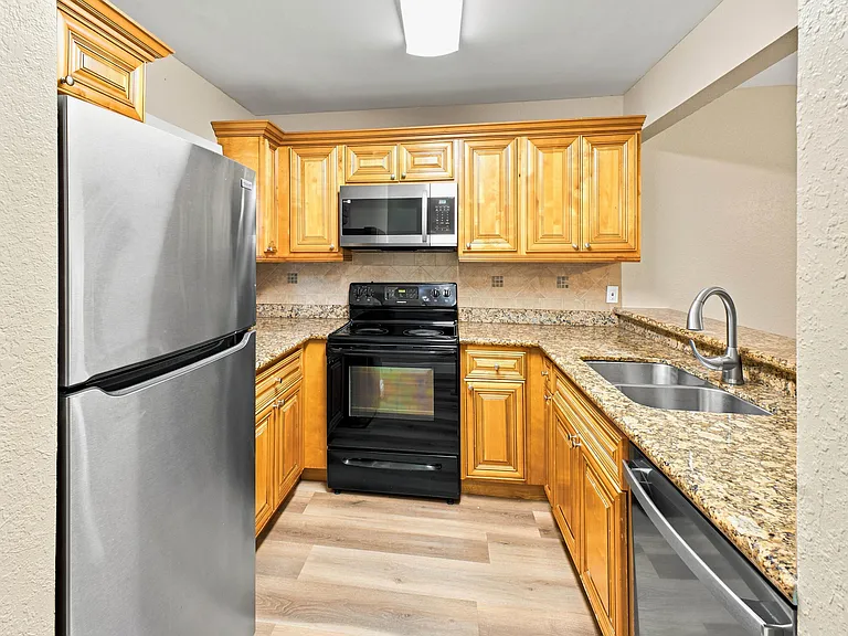 1601 Balfour Point Dr #H — Photo 4
