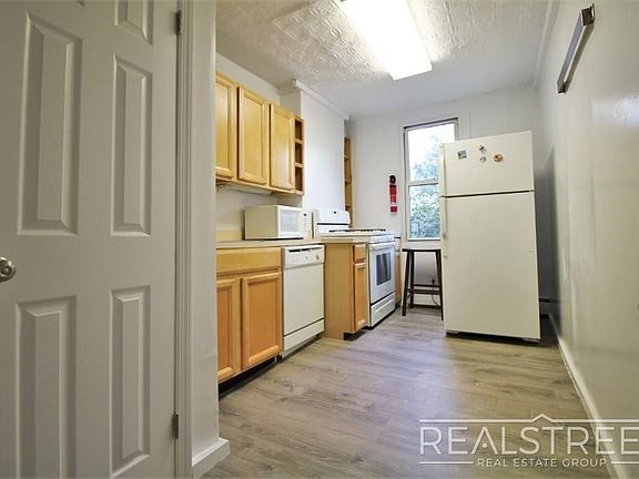 5th image of 233 Smith St #2