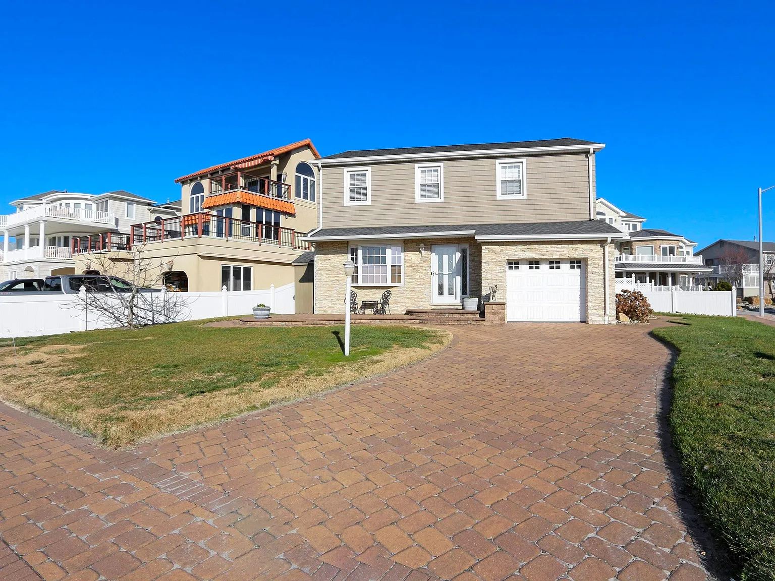 5 bed, 2.5 bath, $9,700 — Photo 4