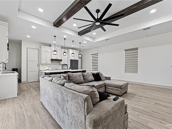 3rd image of 903 Green Valley Dr