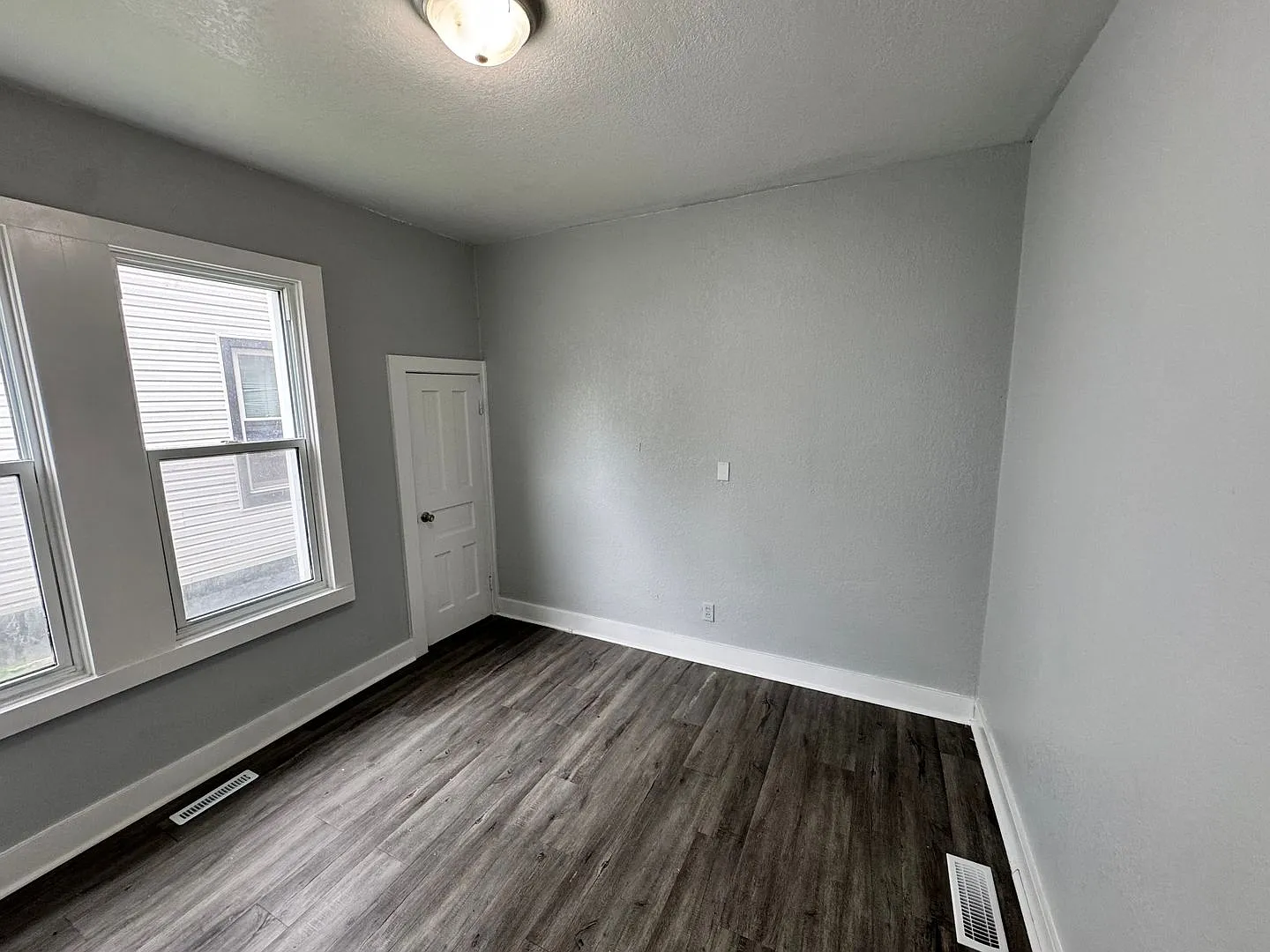 4 bedroom 2 bath house in Rock Island — Photo 4