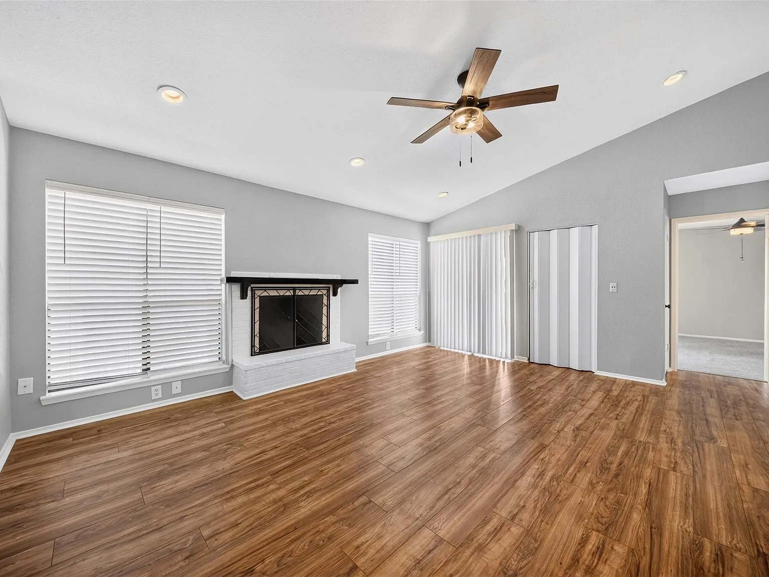 2 bed, 1.0 bath, 773 sqft, $1,200 — Photo 1