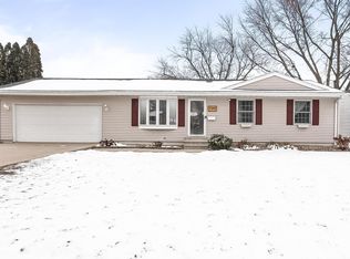 120 Shirley Ave, Elk Run Heights, IA