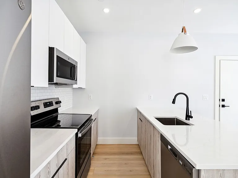 Serpentine Apartments: Newly Renovated in the Heart of Drexel — Photo 49