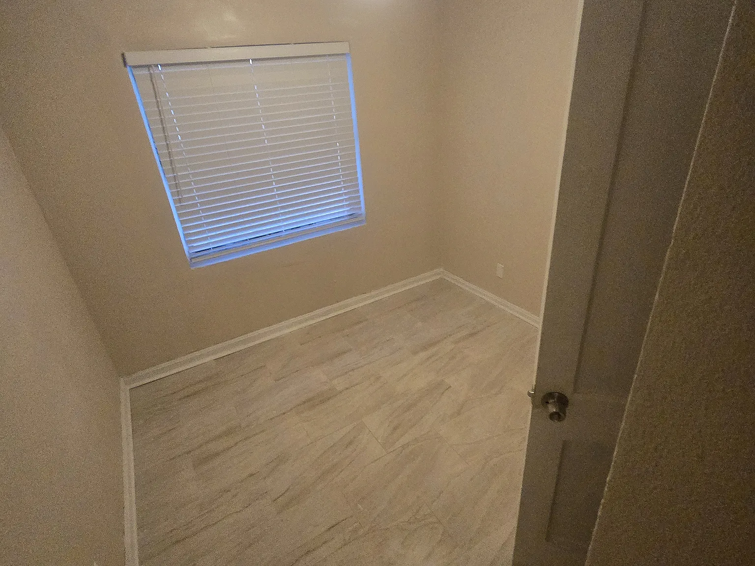 3 bed, 950 sqft, $1,700 — Photo 2