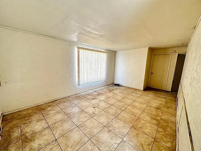 2 bed, $700 — Photo 2