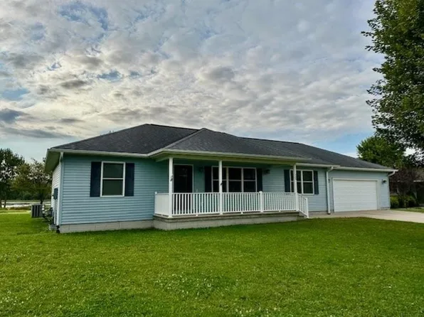300 Meadow Ln, Charles City, IA 50616
