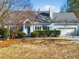 716 Bonhurst Dr, Holly Springs, NC 27540