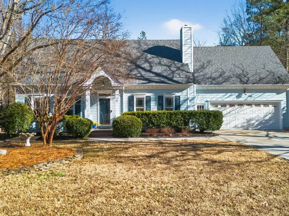 716 Bonhurst Dr, Holly Springs, NC 27540