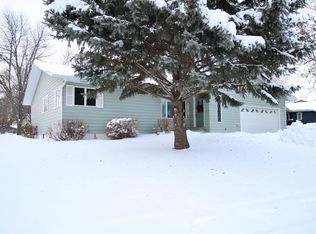 415 17th St NE, Watertown, SD 57201