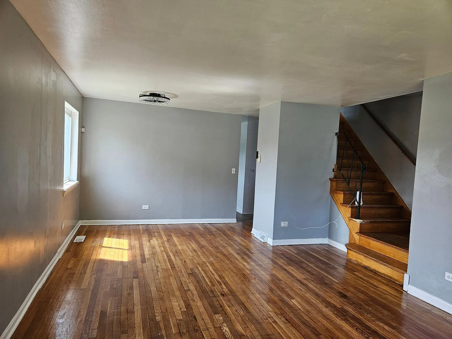 5 bed, 2.5 bath, 2500 sqft, $2,850 — Photo 4
