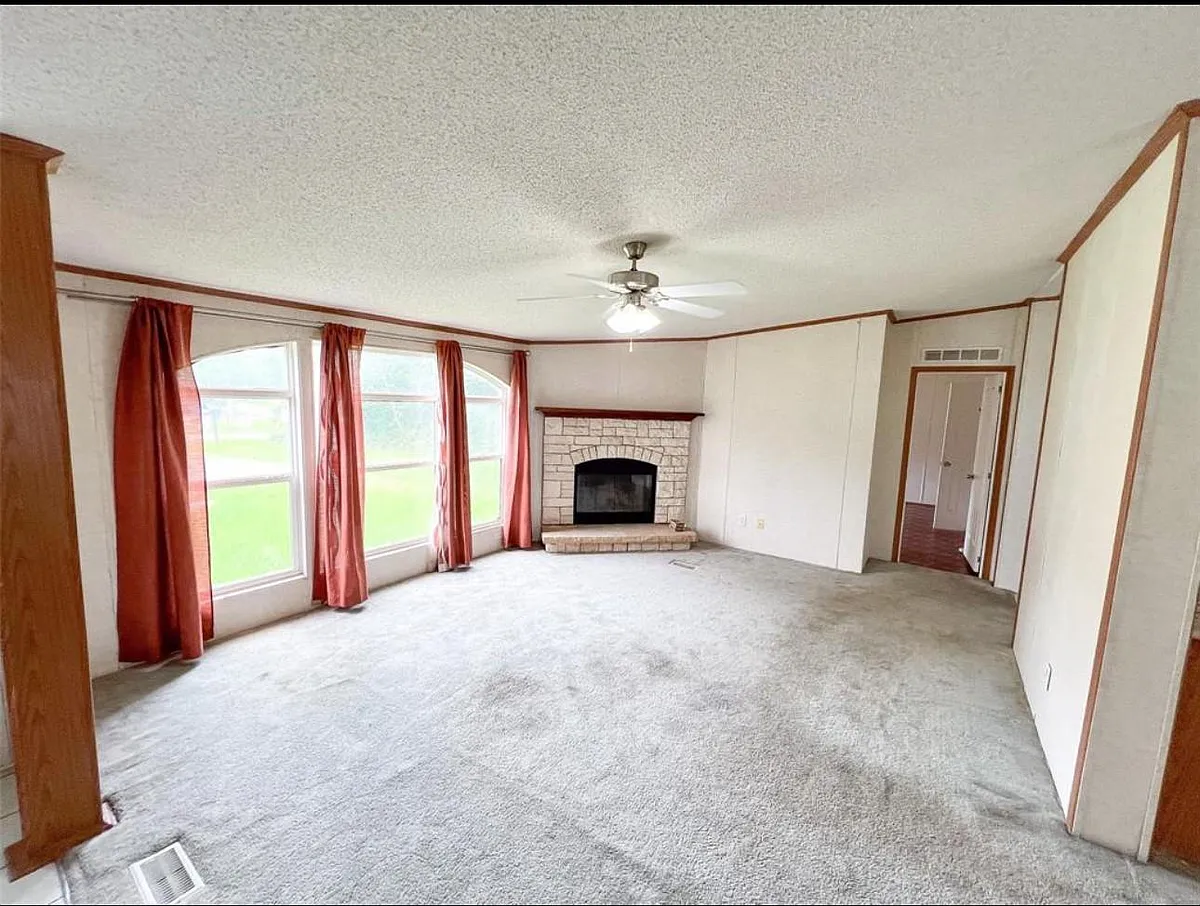 Building Photo - 24450 Cunningham Dr